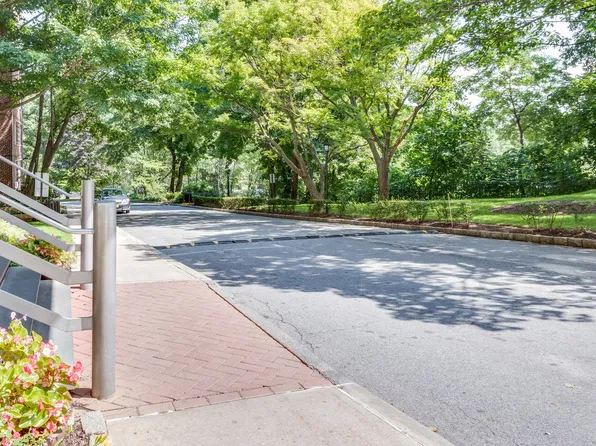 4555 Henry Hudson Pkwy W image 32 of 40