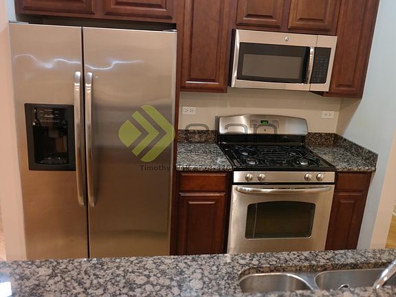 2nd image of 2338 W Morse Ave APT 3B