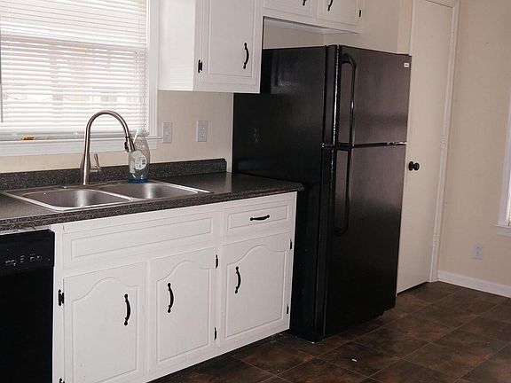 5th image of 416 Sarah Dr