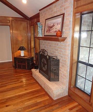 4th image of 355 Donna Dr