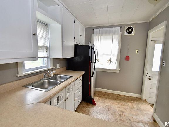 3rd image of 2524 W Downs Cir
