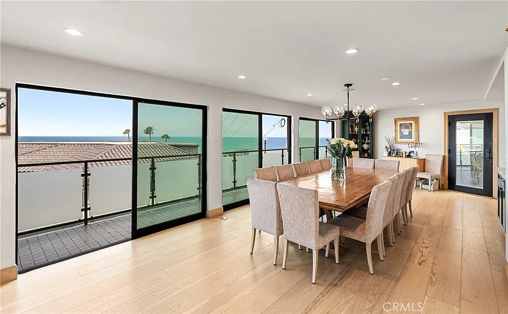 6 bed, 4.5 bath, 4500 sqft, $35,000 — Photo 3