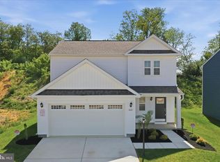 462 Ludgate Mnr, Falling Waters, WV 25419