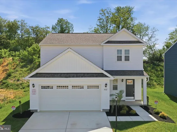 462 Ludgate Mnr, Falling Waters, WV 25419