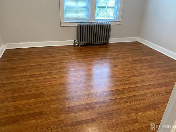 5th image of 237 Montgomery St APT 3