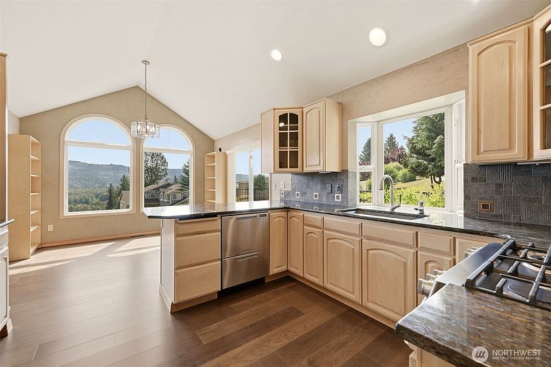5th image of 23314 Mount Forest Boulevard