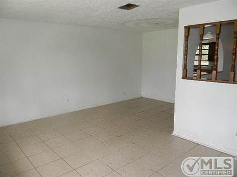 2nd image of 142 SW Ewing Ave