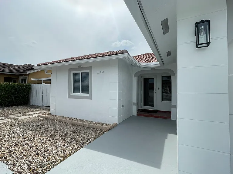 18254 SW 143rd Pl — Photo 2