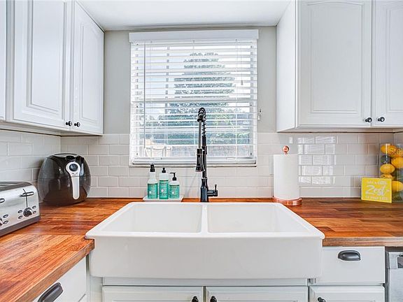 5th image of 1021 McCully Ct