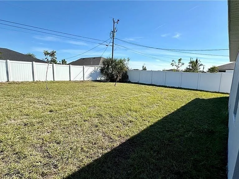 1105 NE 6th Place Cpe — Photo 30
