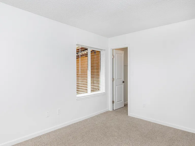 54 Quay Ct — Photo 40