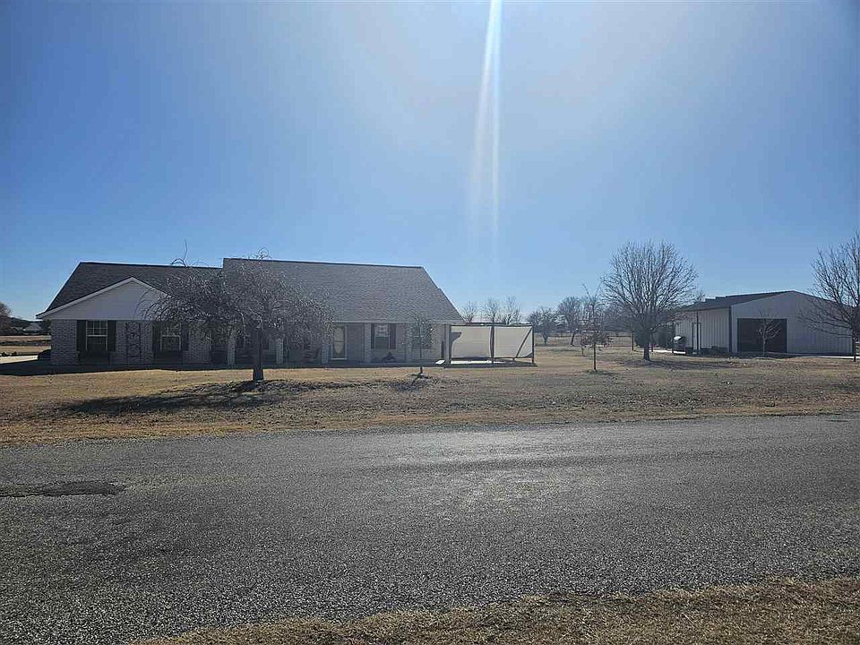 1st image of 31 Lake Crest Dr