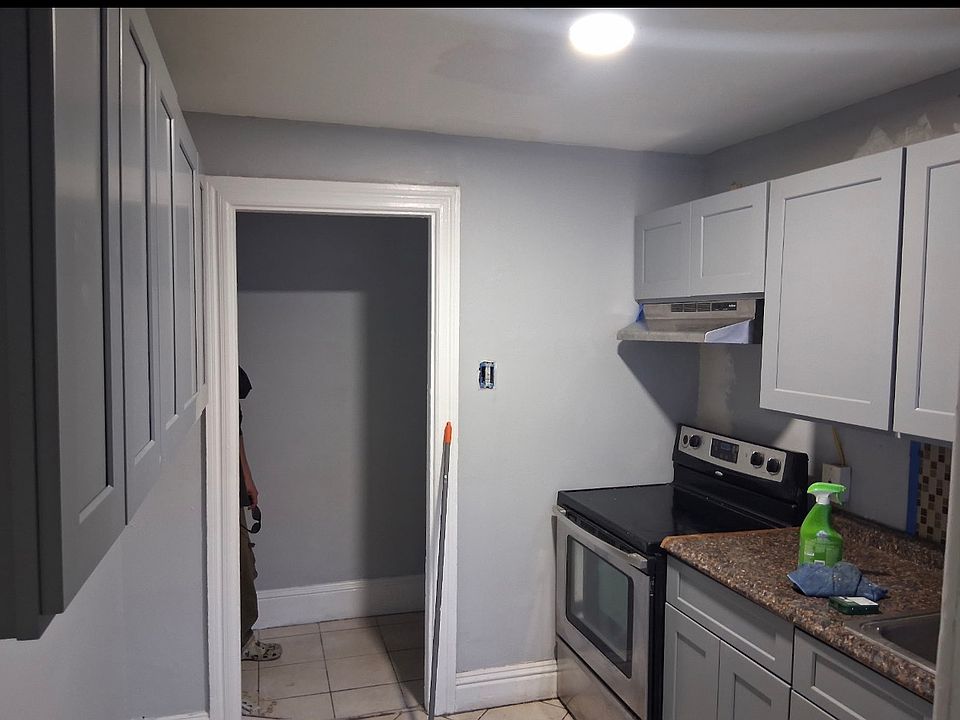 1st image of 414 Wyandotte St #2