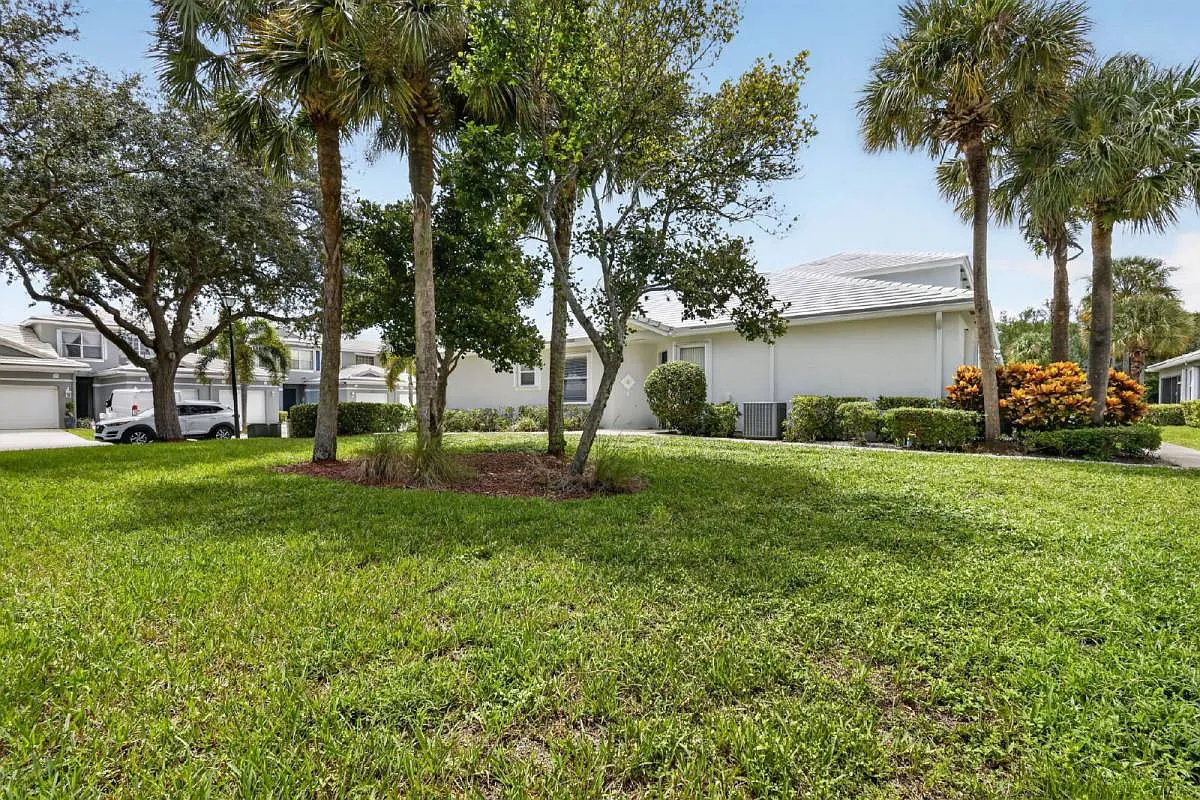 4948 Fulton St in Lake Worth, FL 33463 — Photo 4