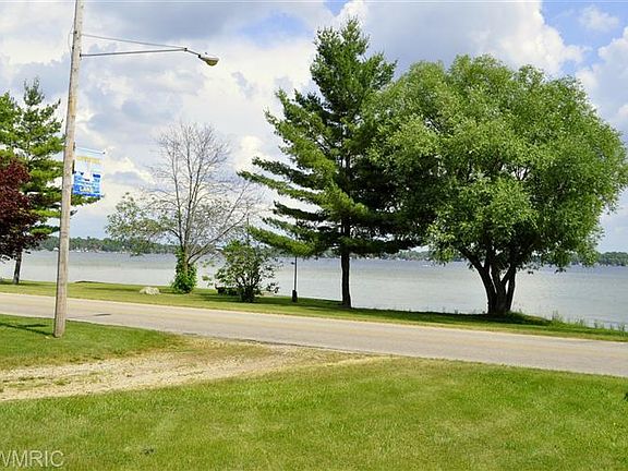 4th image of 952 N Shore Dr