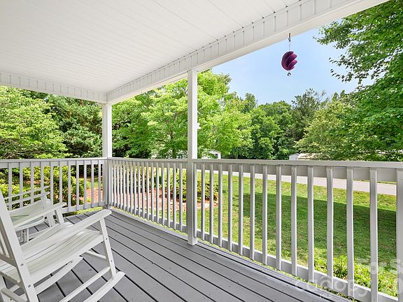 3rd image of 6075 Clearbrook Ln