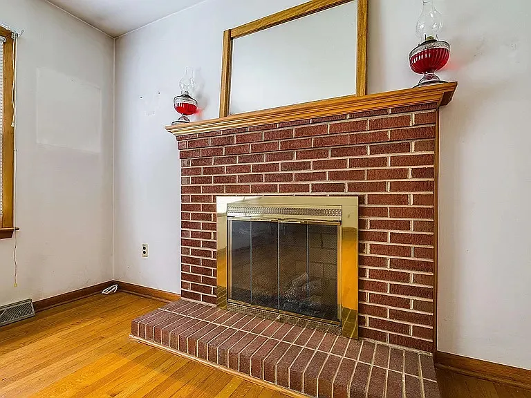 72 Hudson Ave — Photo 5
