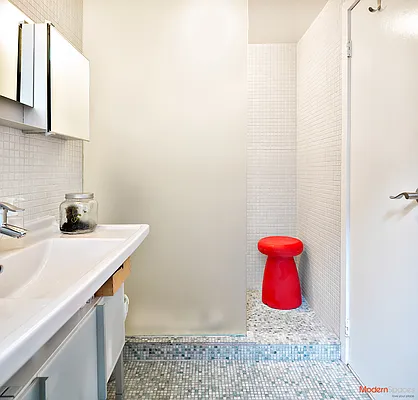 Sold by Modern Spaces | media 18