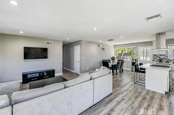 19221 Napa St — Photo 7