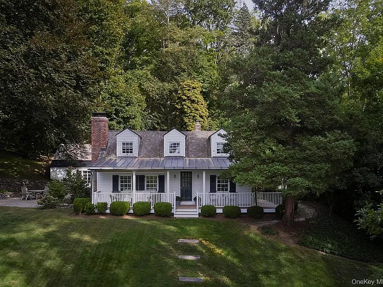 11 Sutton Rd — Photo 1
