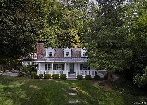 11 Sutton Rd Photo 1