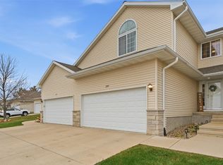 3335 Stoneview Cir SW, Cedar Rapids, IA 52404