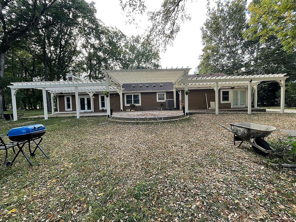 2nd image of 8701 Railroad Rd
