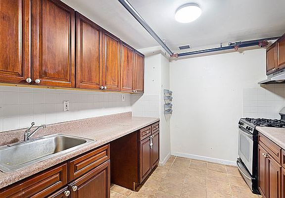 3rd image of 792 Sterling Pl APT 6D