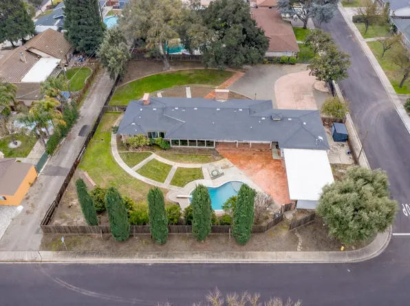 206 Meadow Ln, Modesto, CA 95351