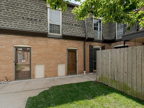 4th image of 6000 N Brookline Ave APT 62