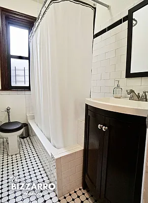Sold by Bizzarro Agency | media 7