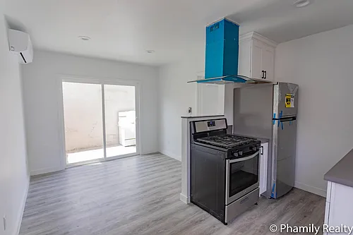 435 N Wilson Ave #10 Photo 1
