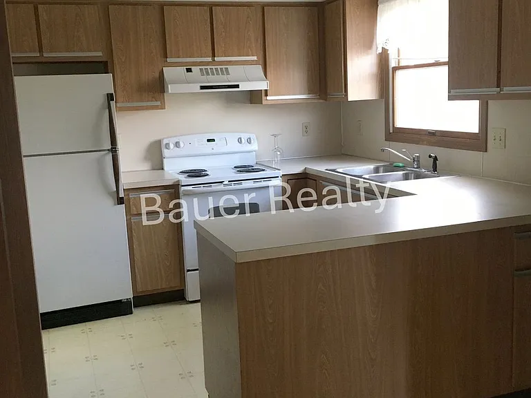 1255 Hillcrest Dr — Photo 6