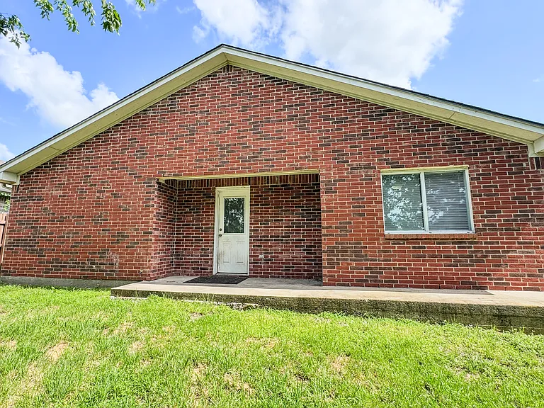 1712 Manor Garden Curv — Photo 11
