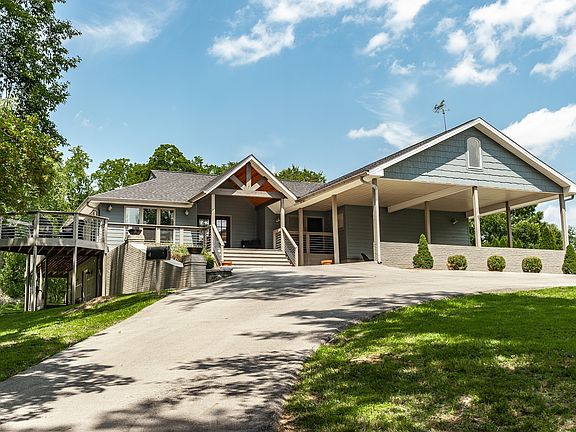 3rd image of 1064 Sunset Dr