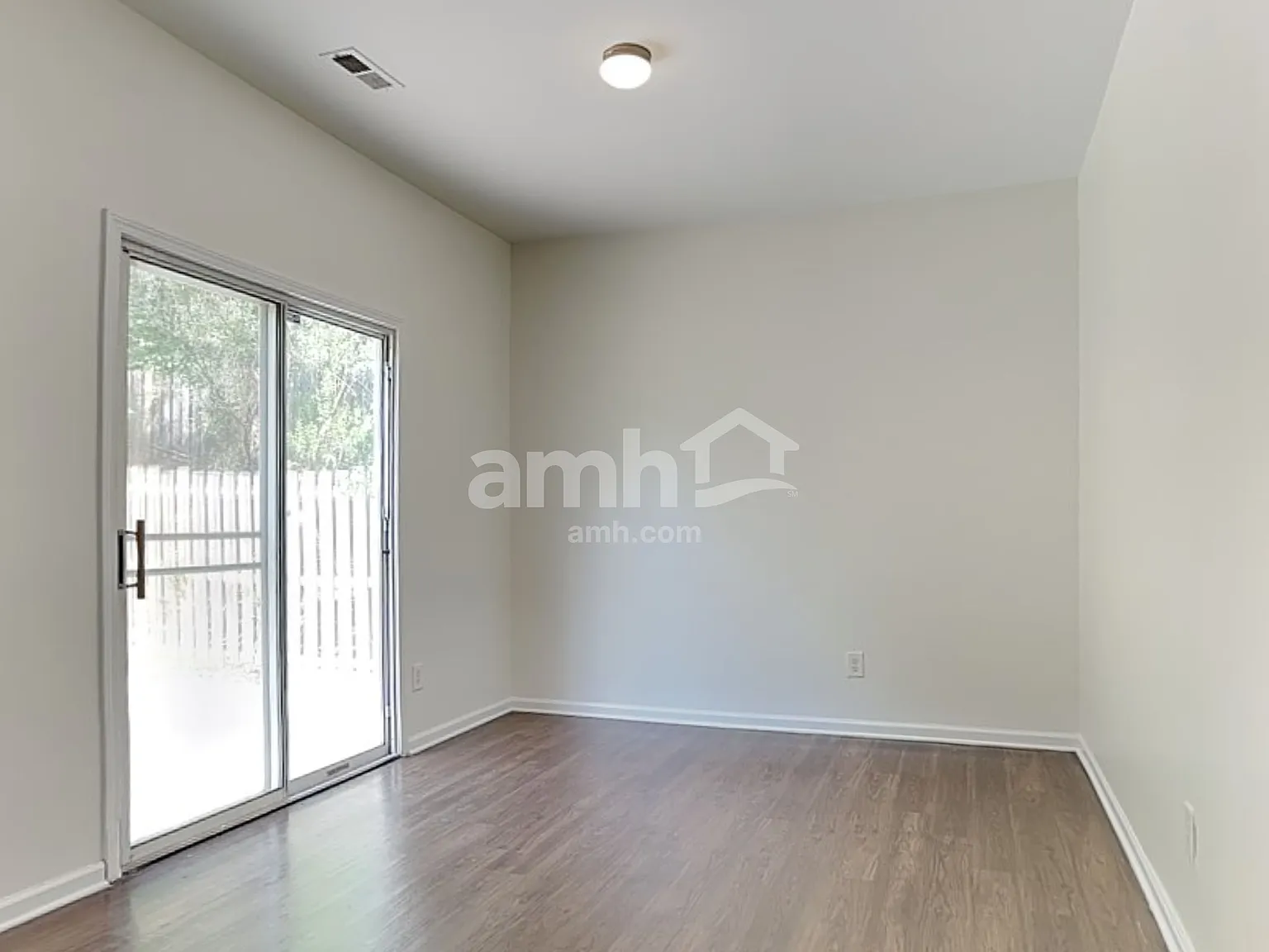 3 bed, 3.0 bath, 2056 sqft, $2,440 — Photo 4
