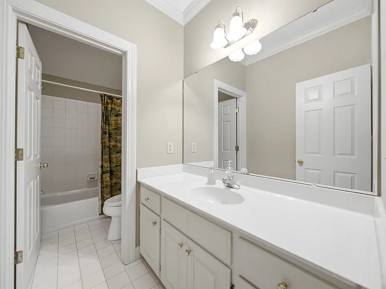 10 Hickory Hall Ct — Photo 7