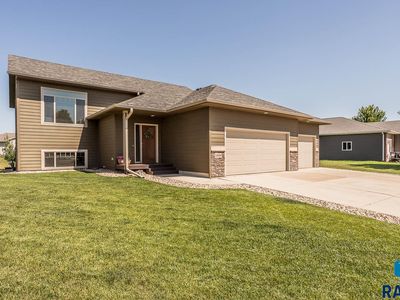 1000 N Spencer Ln, Tea, SD, 57064