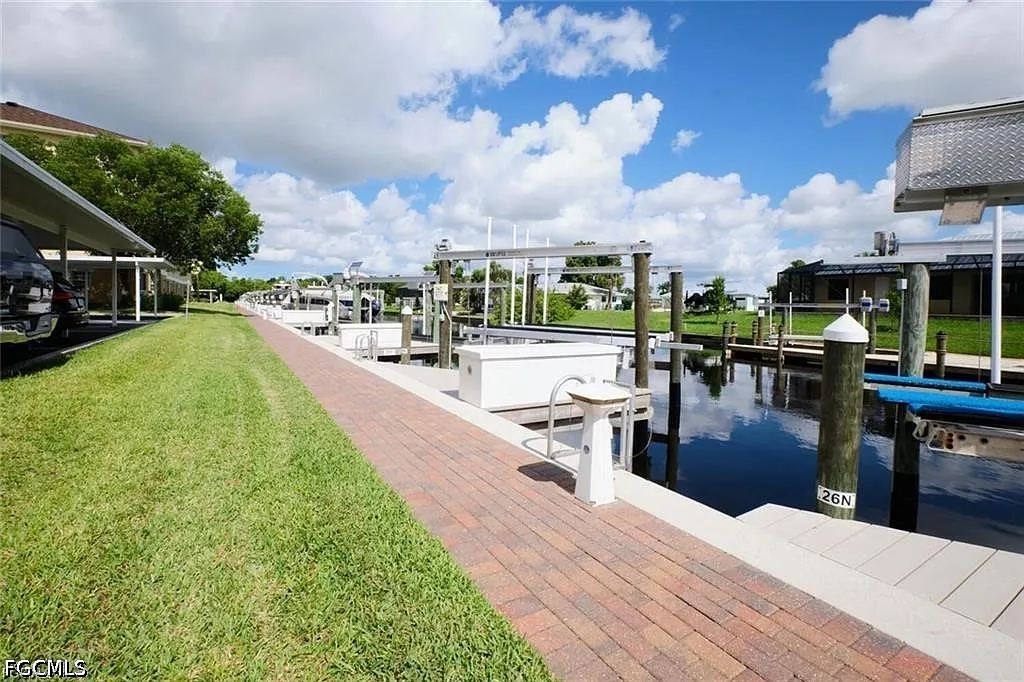 3 bed, 2.0 bath, 1395 sqft, $2,200 — Photo 4