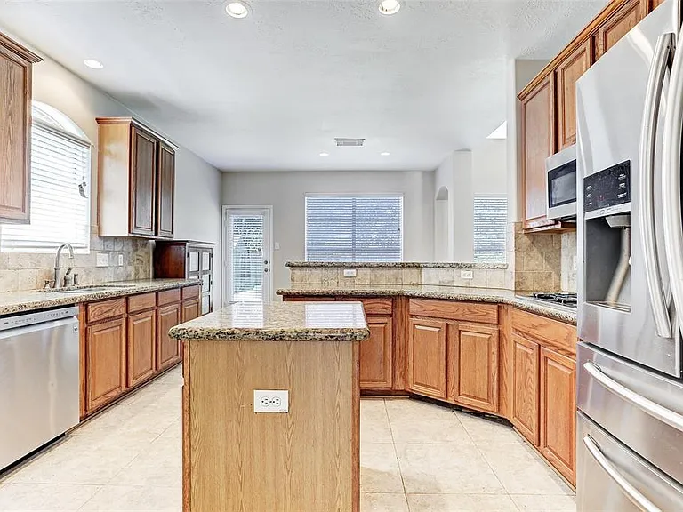 8607 Saratoga Dr — Photo 6