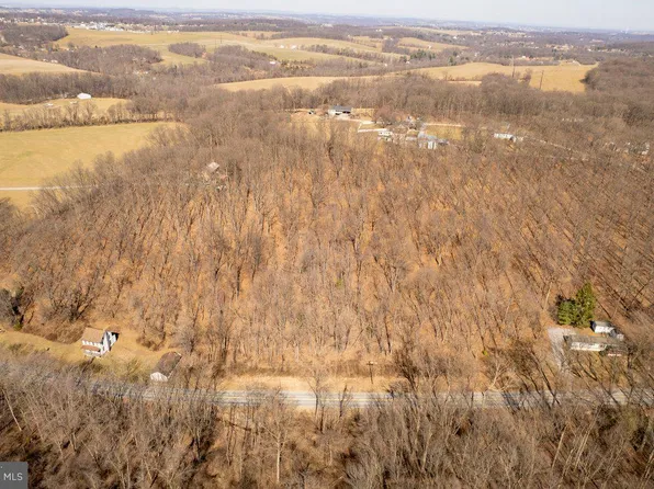 545 S Blacksmith Ave, Windsor, PA 17366