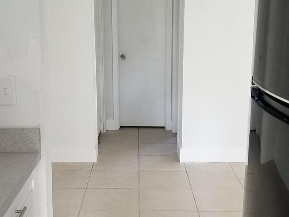 5th image of 21 Edgewater Dr APT 106