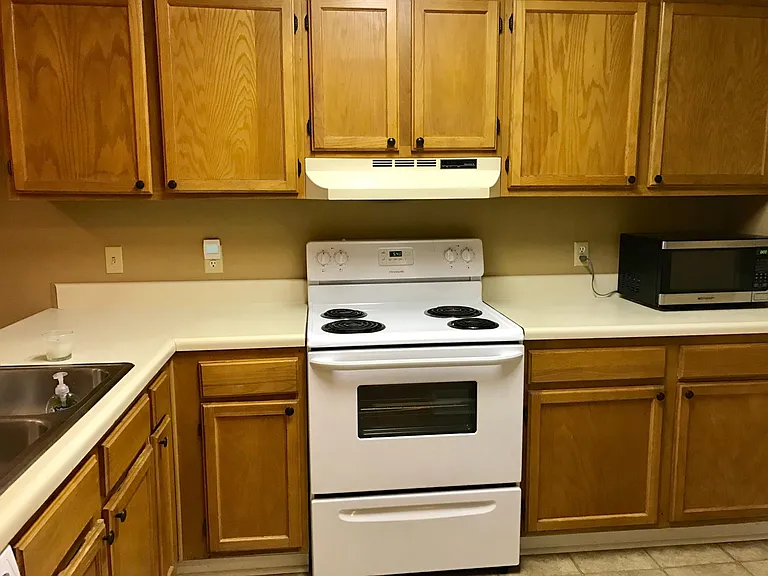 1041 Stonegate Dr #B — Photo 7