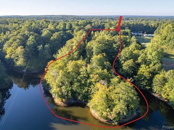 900 Stewarts Rd, Lanexa, VA 23089