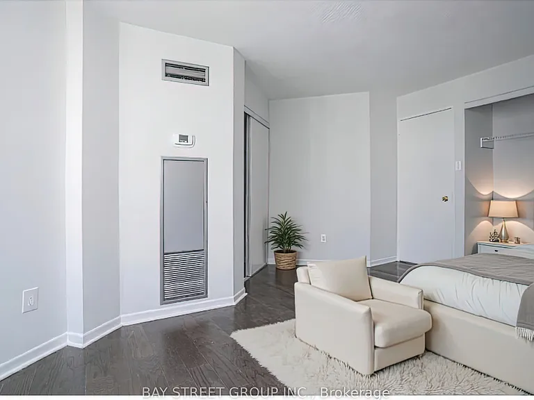 44 Saint Joseph St E #2006 — Photo 14