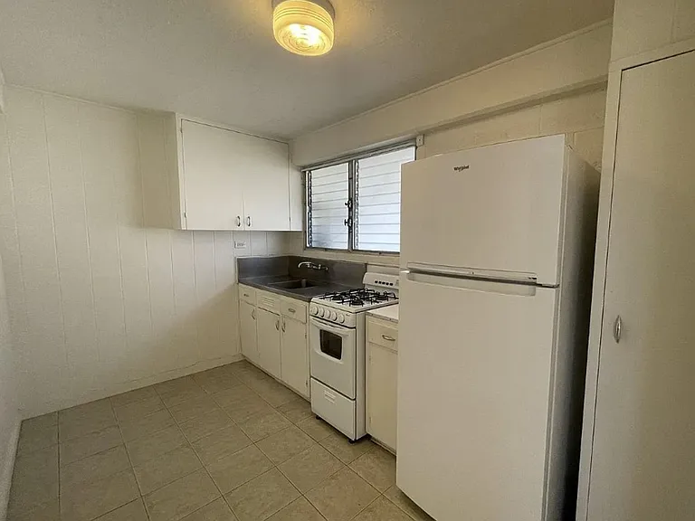 2750 Date St — Photo 3