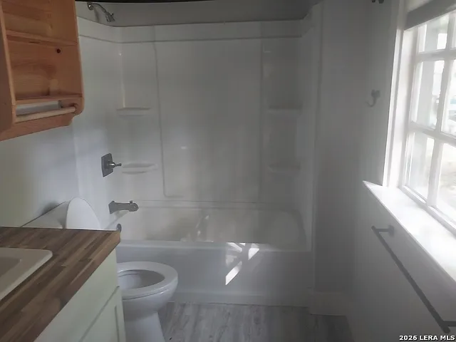 3 bed, 2.0 bath, 2711 sqft, $1,950 — Photo 4