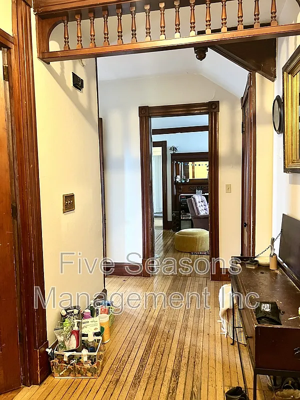 122 Buell St — Photo 2