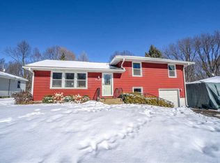 2661 Mayer Ln E, Maplewood, MN 55119