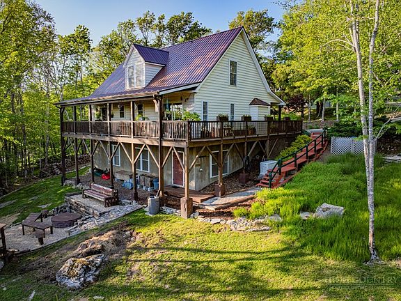 2nd image of 102 Wintergreen Way